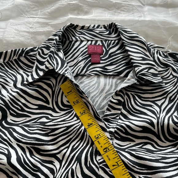 212 Collection Stretch Women’s Medium Black/White Button Down Top - Picture 9 of 14
